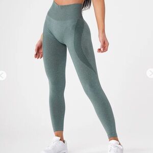 NVGTN Contour Seamless Leggings In Forest Green Size M